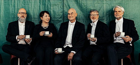 Das Bremer Kaffeehaus-Orchester spielt virtuose klassische und moderne Live-Musik auf einer stilvollen Event-Bühne.