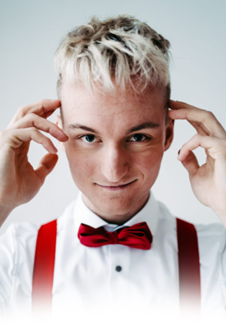 Preisgekrönter Mentalist Jannis Klemm zeigt verblüffende Close-up Magie und Gedankenexperimente direkt zwischen den Gästen.